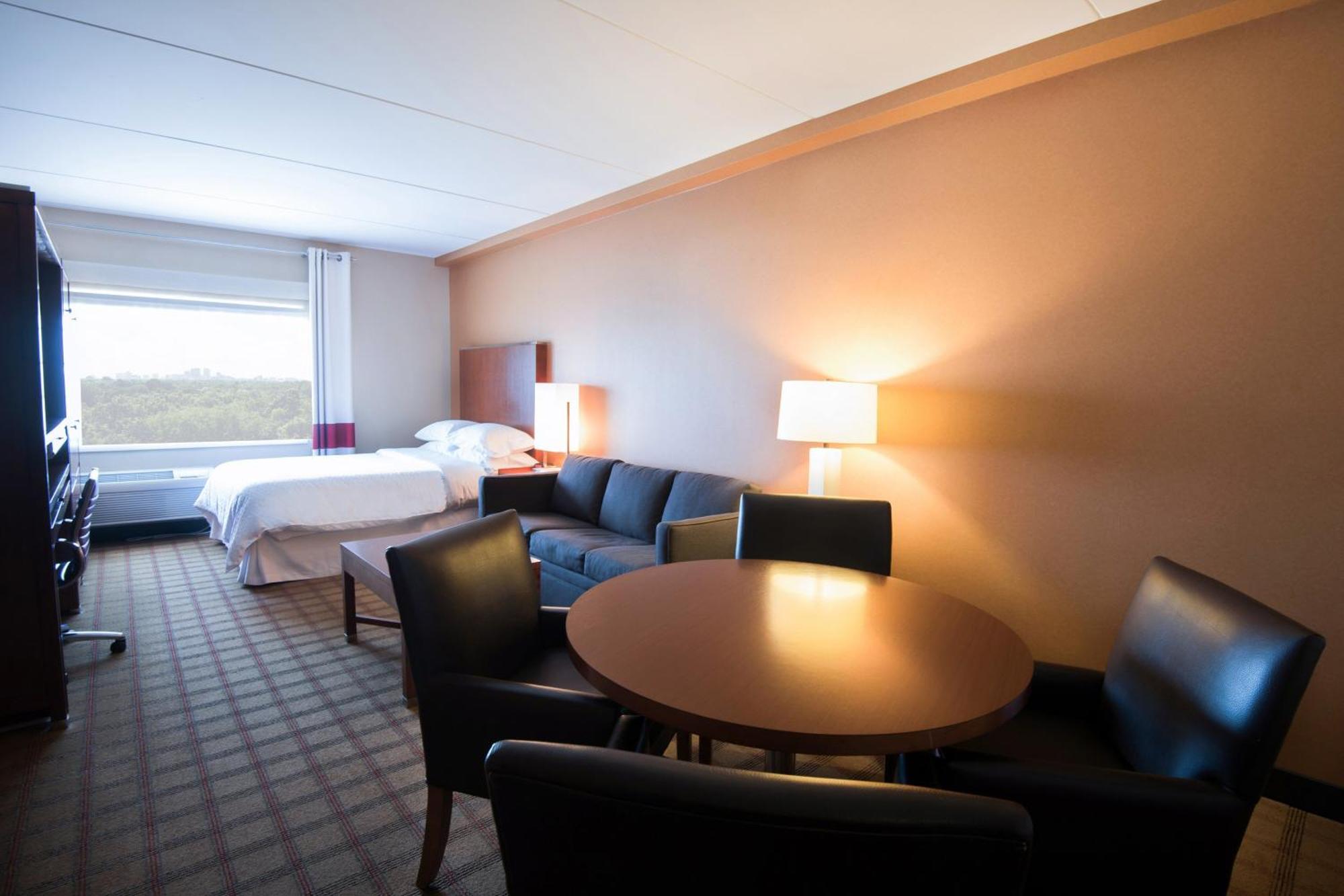 Four Points By Sheraton Winnipeg South Exterior photo