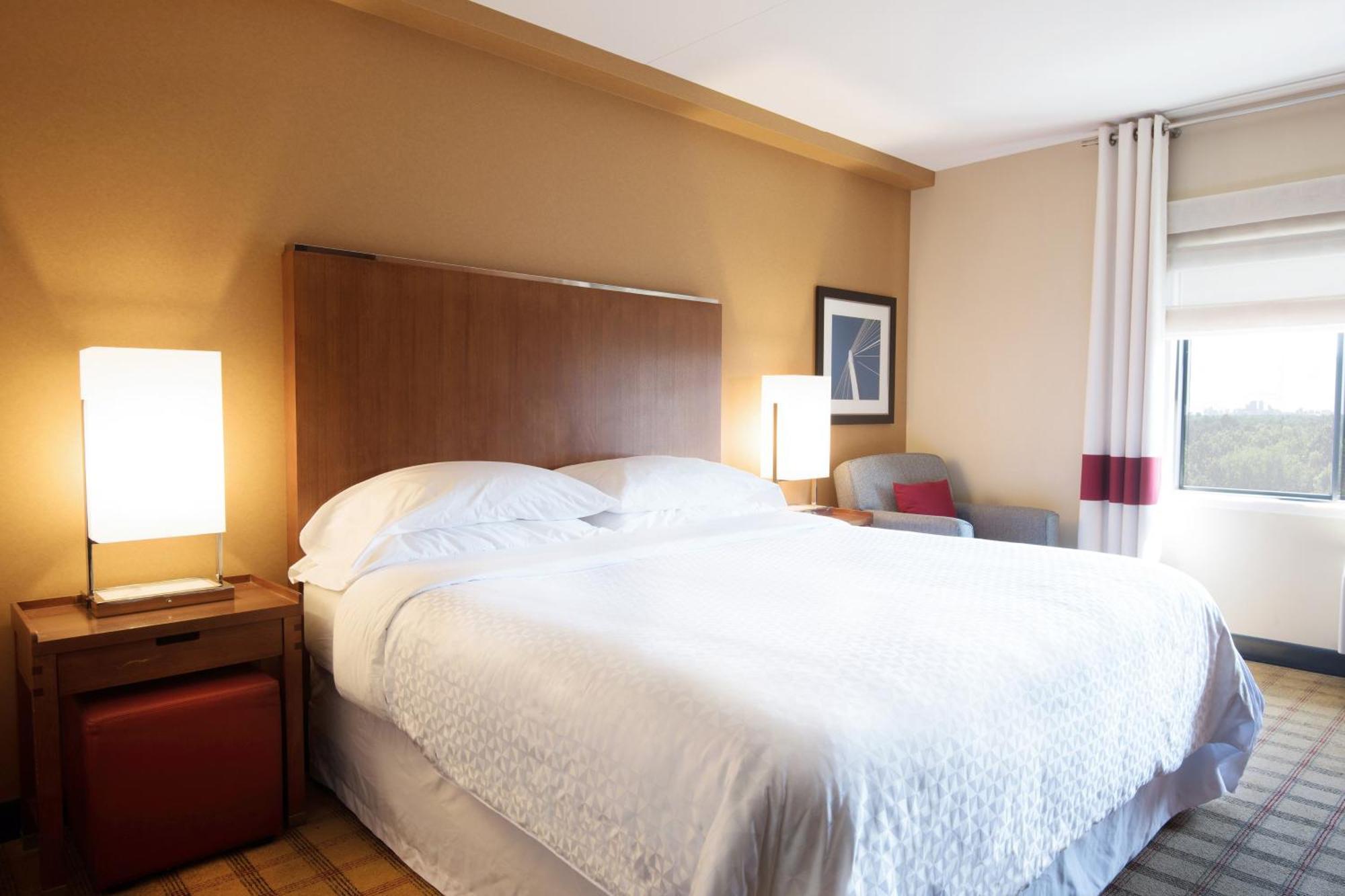 Four Points By Sheraton Winnipeg South Exterior photo